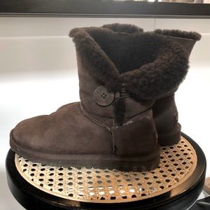 Uggs bailey button - taupe